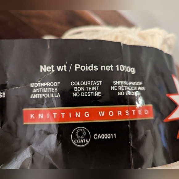 Red Heart Comfort Yarn in Cream 256g - Picture 4 of 8